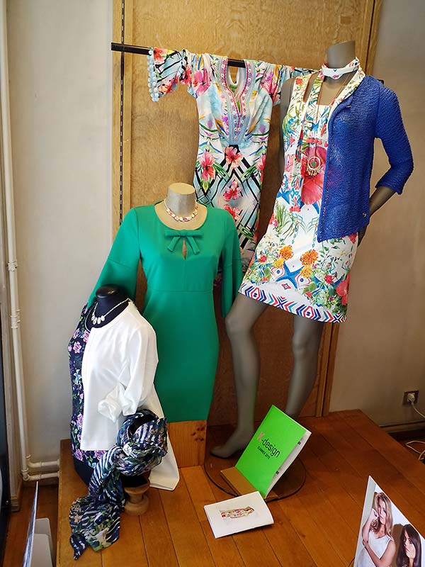 Etalage dameskleding collectie